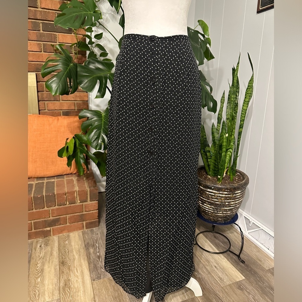 🛍️max Studio Button front  Skirt Size M excellent condition.